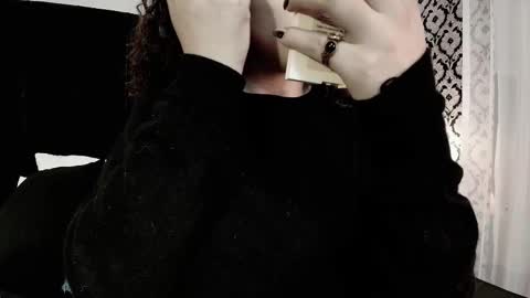 Snapshot of adeelinee chatting on October 27, 7:51 pm Ade online show from October 27, 7:51 pm