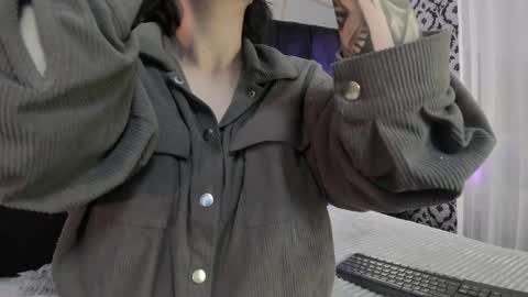 Snapshot of adeelinee chatting on November 18, 7:40 pm Ade online show from November 18, 7:40 pm