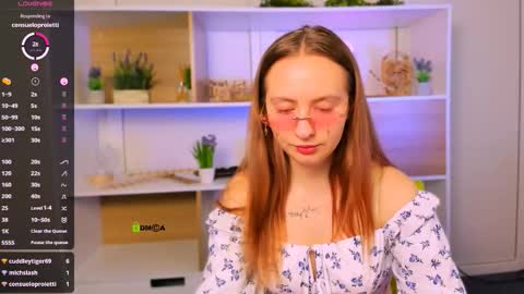 Snapshot of adel_bee chatting on September 15, 3:34 pm u love online show from September 15, 3:34 pm