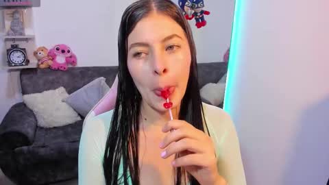 Snapshot of adela_parker chatting on October 25, 8:14 pm Adela Parker online show from October 25, 8:14 pm