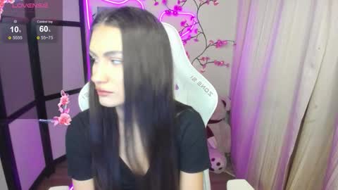 Snapshot of adeleluu chatting on November 25, 1:38 am Adel online show from November 25, 1:38 am