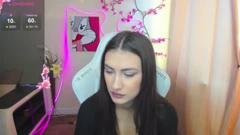 Snapshot of adeleluu chatting on November 29, 3:20 am Adel online show from November 29, 3:20 am