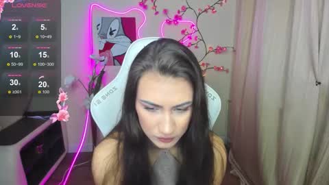 Snapshot of adeleluu chatting on December 1, 2:05 am Adel online show from December 1, 2:05 am