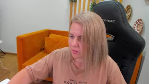 AdeleRavelle online show from June 25, 6:07 am