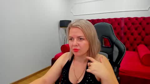 AdeleRavelle online show from July 15, 5:23 am
