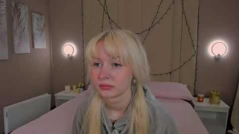 adelesilvy online show from June 3, 1:52 am