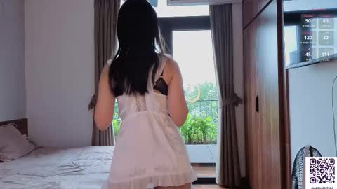 Snapshot of adelia_ntmu chatting on November 8, 1:06 am Adelia online show from November 8, 1:06 am