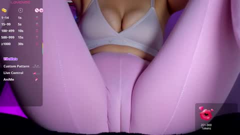 adelinaconte1 online show from January 7, 1:02 pm