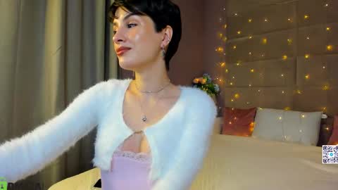 Adeline Perle online show from October 18, 2:14 am