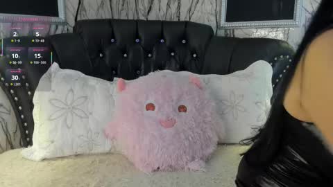 adelinemoretti online show from December 20, 12:23 pm