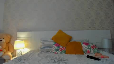 Snapshot of adellegirl chatting on February 19, 4:11 pm adellegirl online show from February 19, 4:11 pm