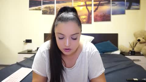 Snapshot of adellineee chatting on November 3, 9:48 pm Adellineee online show from November 3, 9:48 pm