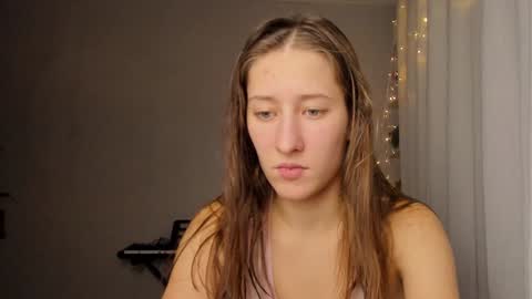 Snapshot of adellqueen chatting on December 4, 10:30 pm Adell online show from December 4, 10:30 pm