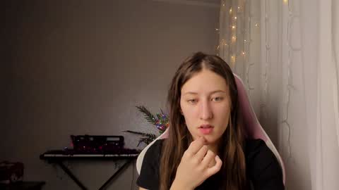 Snapshot of adellqueen chatting on January 7, 10:30 pm Adell online show from January 7, 10:30 pm