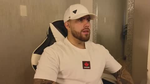 Snapshot of ades_lowe chatting on November 6, 12:06 pm Ades online show from November 6, 12:06 pm