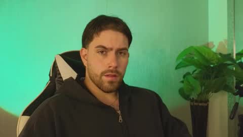 Snapshot of ades_lowe chatting on December 3, 11:08 am Ades online show from December 3, 11:08 am