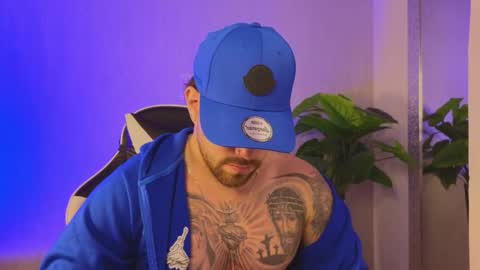 Snapshot of ades_lowe chatting on December 5, 11:41 am Ades online show from December 5, 11:41 am