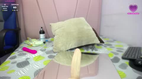 Snapshot of adharaebony chatting on September 18, 10:23 pm Adhara online show from September 18, 10:23 pm