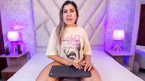 Snapshot of adharasmithh chatting on February 6, 9:06 pm AdharaSmithh online show from February 6, 9:06 pm