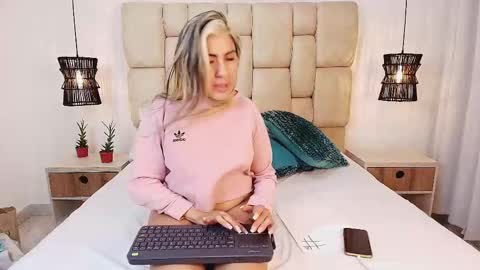 Snapshot of adharasmithh chatting on February 10, 8:21 pm AdharaSmithh online show from February 10, 8:21 pm