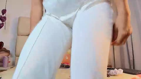 Snapshot of adharasmithh chatting on September 20, 10:22 pm AdharaSmithh online show from September 20, 10:22 pm