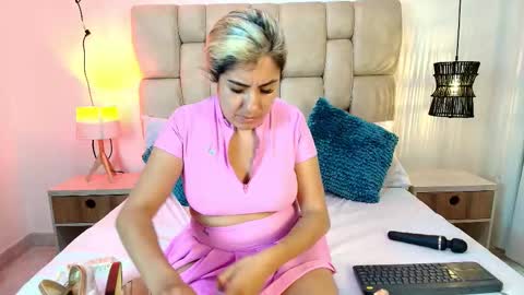 Snapshot of adharasmithh chatting on November 9, 2:37 pm AdharaSmithh online show from November 9, 2:37 pm