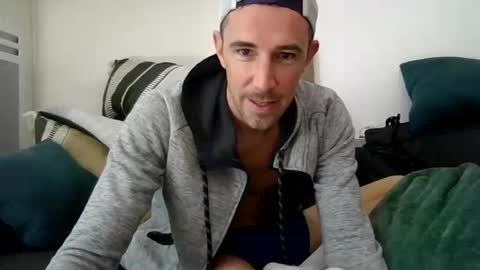 adibou13 online show from February 23, 1:19 pm