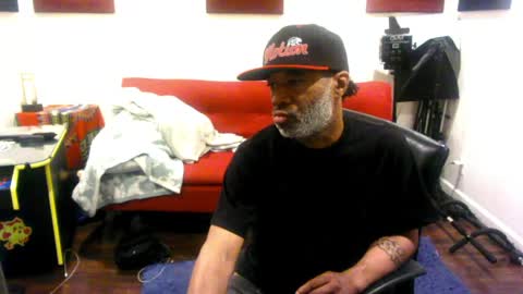 Snapshot of adick_ting chatting on May 1, 9:03 am adick_ting online show from May 1, 9:03 am