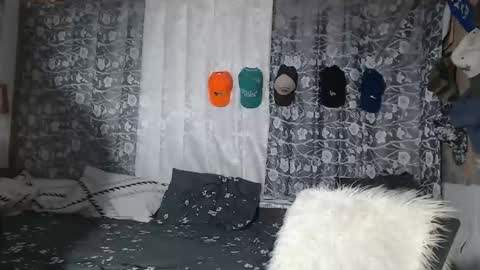 Snapshot of adorableasianboy chatting on January 15, 9:14 am adorableasianboy online show from January 15, 9:14 am