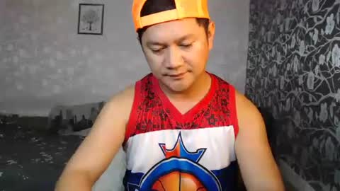 Snapshot of adorableasianboy chatting on May 8, 5:24 am adorableasianboy online show from May 8, 5:24 am