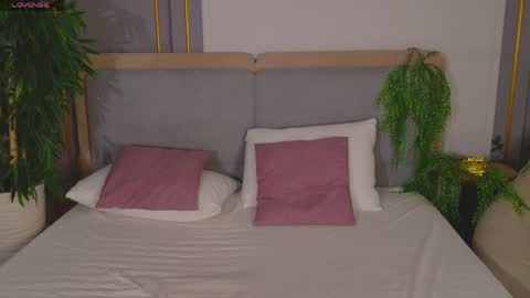 adoracortes online show from April 13, 5:02 am