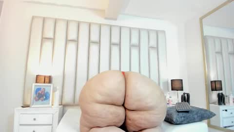 ANDREA PEREZ online show from October 24, 11:45 pm