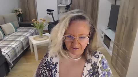 Cryna online show from March 9, 3:38 pm