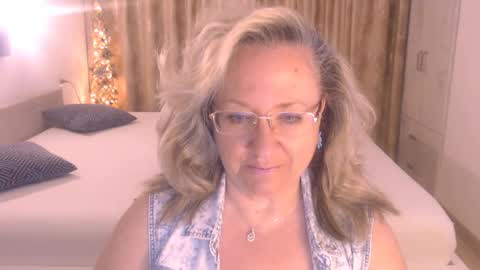 Snapshot of adrena_ chatting on June 10, 10:36 am Cryna online show from June 10, 10:36 am