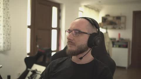 W36 online show from April 13, 11:59 am