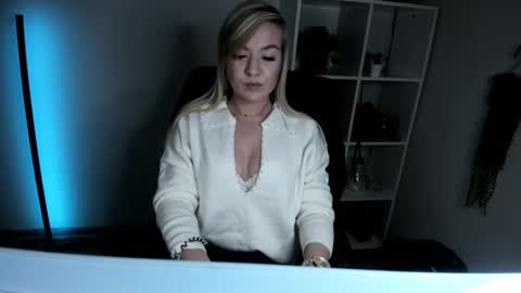 AdrenalinLaura online show from November 14, 6:34 am