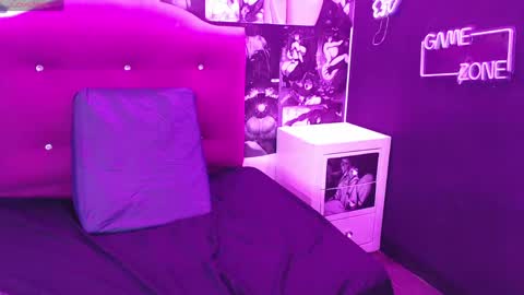 Adri online show from April 17, 6:33 pm