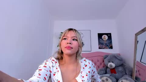 Snapshot of adria_ross chatting on February 19, 5:06 pm Adriana online show from February 19, 5:06 pm