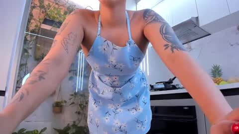 Snapshot of adria_ross chatting on February 21, 3:32 pm Adriana online show from February 21, 3:32 pm