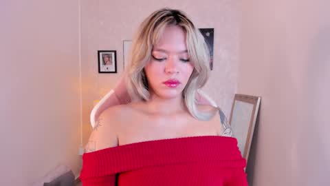 Snapshot of adria_ross chatting on March 1, 10:02 am Adriana online show from March 1, 10:02 am