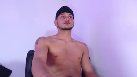 Snapshot of adrian_ferrebusxxx chatting on December 22, 2:36 pm adrian_ferrebusxxx online show from December 22, 2:36 pm