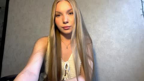 Caroline online show from April 5, 2:14 pm