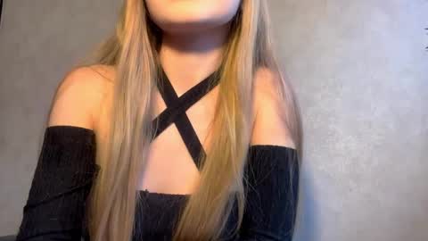 Caroline online show from April 7, 2:39 pm