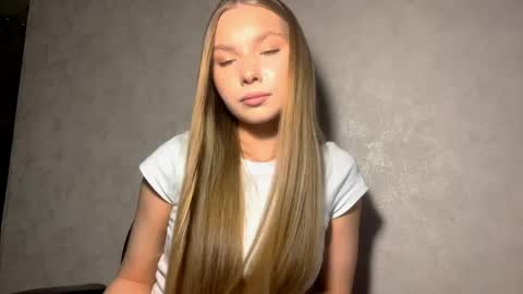 Caroline online show from April 15, 3:41 pm