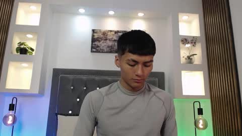 adrianstark_ online show from June 8, 12:49 pm