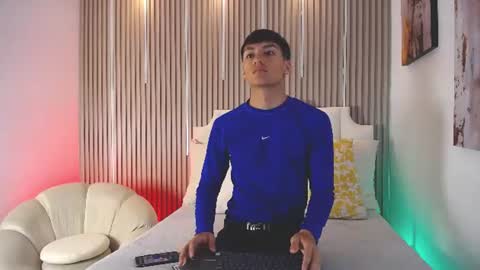 adrianstark_ online show from June 28, 12:33 pm