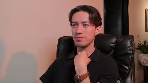 Snapshot of adrianwilliams_ chatting on November 12, 11:14 pm Adrian Williams online show from November 12, 11:14 pm