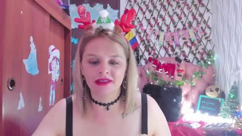 Snapshot of adriiana_fox_ chatting on December 2, 7:16 pm adriiana_fox_ online show from December 2, 7:16 pm