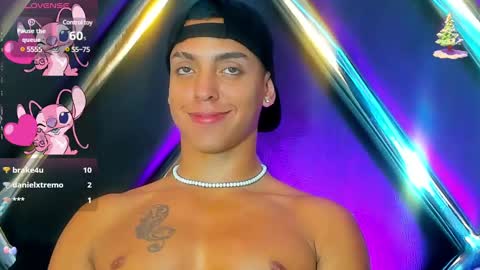 Snapshot of adriianlopez chatting on December 12, 2:37 am Adrian Lopez online show from December 12, 2:37 am