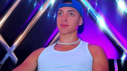 Snapshot of adriianlopez chatting on December 14, 9:45 pm Adrian Lopez online show from December 14, 9:45 pm